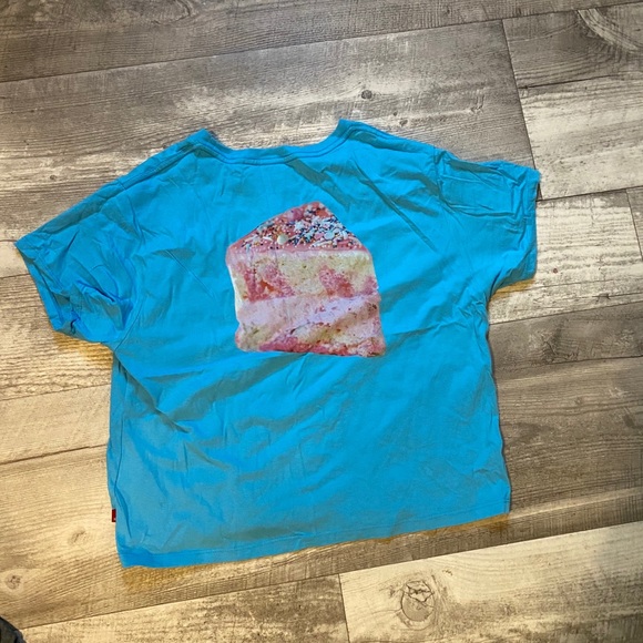 Levi’s cake shirt - Picture 2 of 2